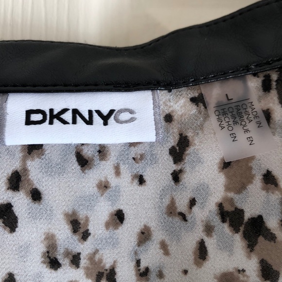 Ladies DKNYC animal print blouse faux leather trim - Picture 2 of 4
